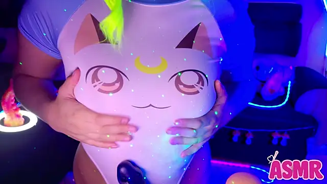 Snapshot of LaytonBox chatting on 10.30.25 LaytonBox online show from 10.30.25