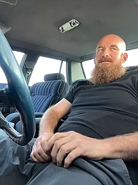 Snapshot of 32XRedBeard chatting on 02.14.26 32XRedBeard online show from 02.14.26