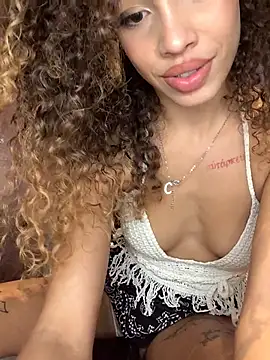 Snapshot of __KAMI__ chatting on 02.12.25 KAMI online show from 02.12.25