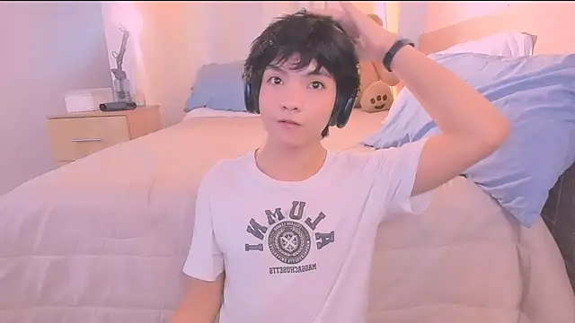 AllanYong18 online show from 11.28.25