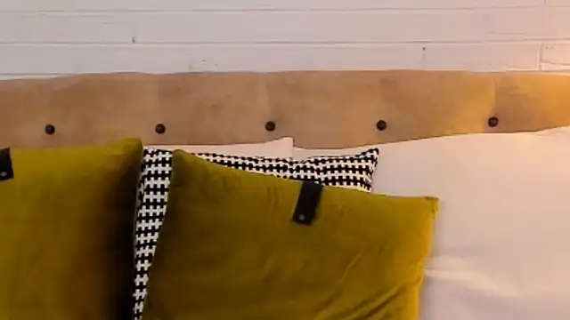 Snapshot of SarahGrays chatting on 11.17.25 SarahGrays online show from 11.17.25