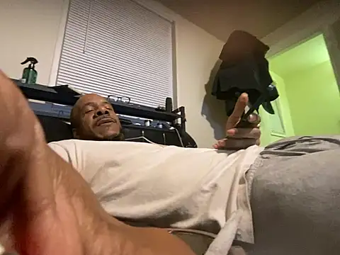 Snapshot of MrDaddyBbSnake chatting on 01.18.25 MrDaddyBbSnake online show from 01.18.25