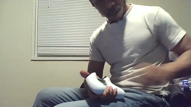 Snapshot of MrDaddyBbSnake chatting on 03.13.25 MrDaddyBbSnake online show from 03.13.25