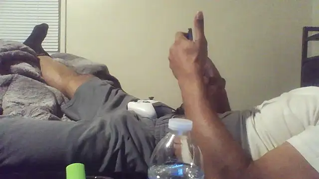 Snapshot of MrDaddyBbSnake chatting on 03.17.25 MrDaddyBbSnake online show from 03.17.25