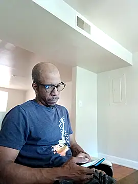 Snapshot of MrDaddyBbSnake chatting on 10.05.25 MrDaddyBbSnake online show from 10.05.25