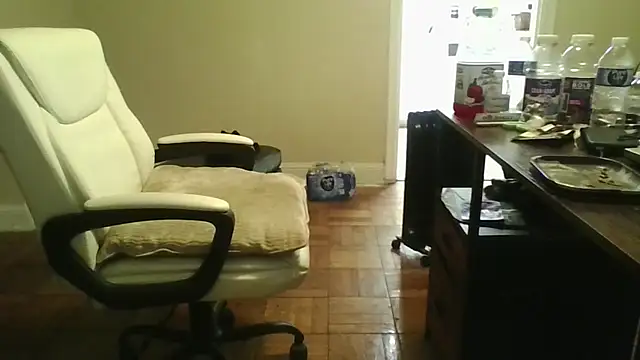 Snapshot of MrDaddyBbSnake chatting on 12.16.25 MrDaddyBbSnake online show from 12.16.25