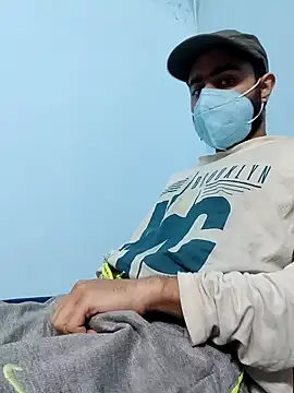 Snapshot of TOPMOON001 chatting on 02.05.25 TOPMOON001 online show from 02.05.25