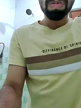 Snapshot of TOPMOON001 chatting on 11.16.25 TOPMOON001 online show from 11.16.25