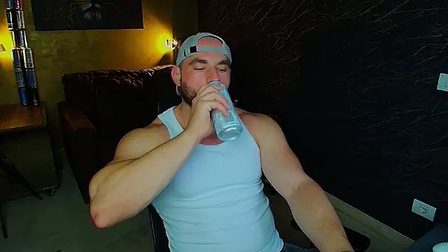 Snapshot of AdamJamesonn chatting on 05.23.26 AdamJamesonn online show from 05.23.26