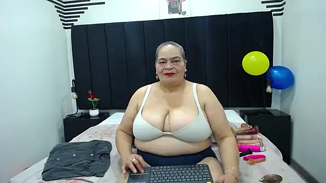 VickyBoobss online show from 10.28.25