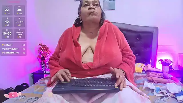 Snapshot of VickyBoobss chatting on 07.16.26 VickyBoobss online show from 07.16.26