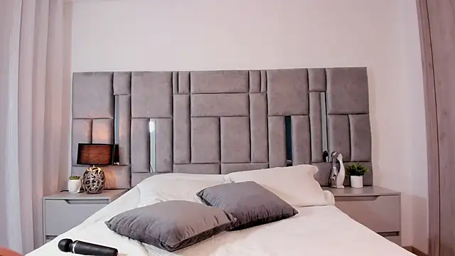 Karla Hudsson online show from 02.11.25