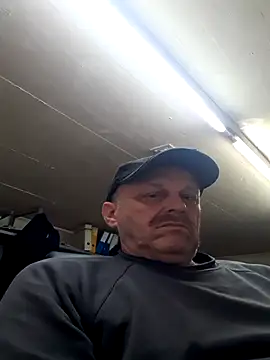 Snapshot of Schwach041967 chatting on 04.22.26 Schwach041967 online show from 04.22.26