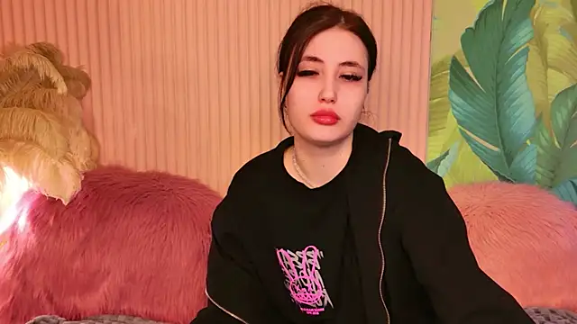 EmmaLawrens online show from 05.02.26