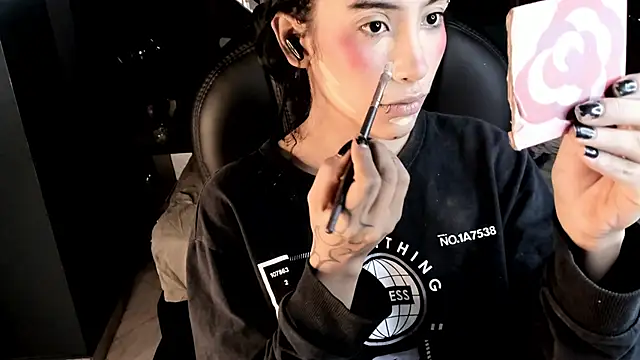 Snapshot of vaiolethsan__ chatting on 01.31.26 vaiolethsan online show from 01.31.26