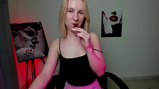 Snapshot of BeautyBlondy chatting on 01.12.25 BeautyBlondy online show from 01.12.25