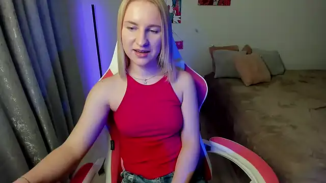 Snapshot of BeautyBlondy chatting on 01.21.25 BeautyBlondy online show from 01.21.25