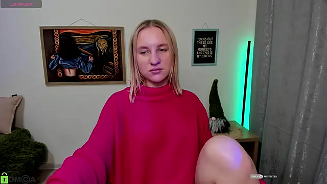 Snapshot of BeautyBlondy chatting on 01.29.25 BeautyBlondy online show from 01.29.25