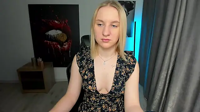 Snapshot of BeautyBlondy chatting on 02.10.25 BeautyBlondy online show from 02.10.25