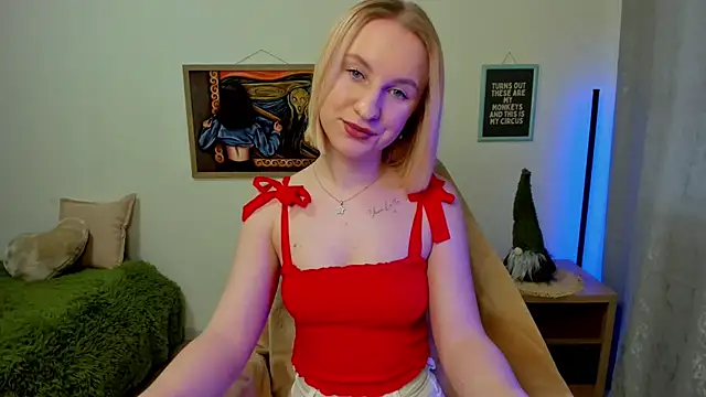 Snapshot of BeautyBlondy chatting on 02.13.25 BeautyBlondy online show from 02.13.25