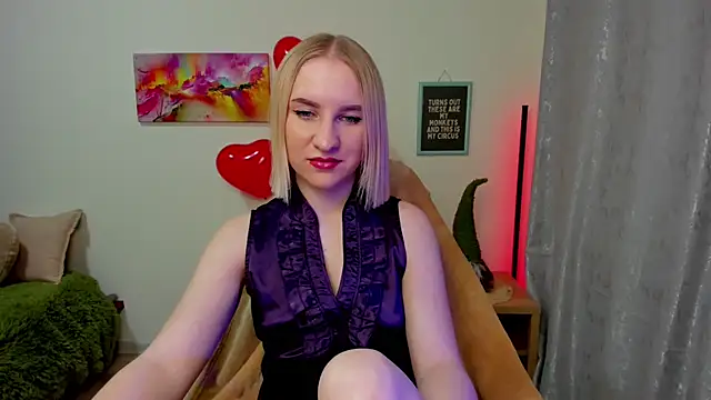 Snapshot of BeautyBlondy chatting on 02.26.25 BeautyBlondy online show from 02.26.25