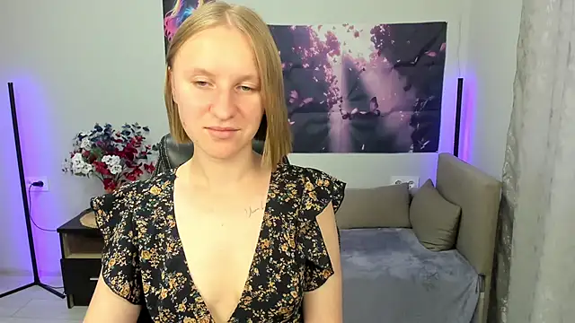 Snapshot of BeautyBlondy chatting on 09.14.25 BeautyBlondy online show from 09.14.25