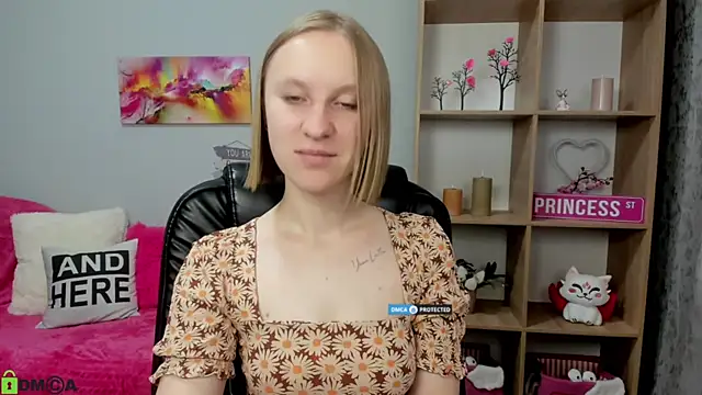 Snapshot of BeautyBlondy chatting on 09.17.25 BeautyBlondy online show from 09.17.25