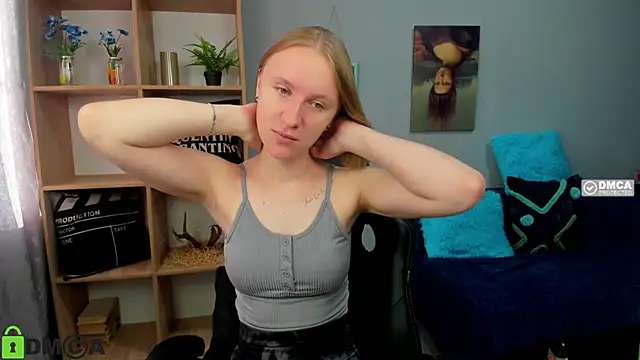 Snapshot of BeautyBlondy chatting on 09.26.25 BeautyBlondy online show from 09.26.25