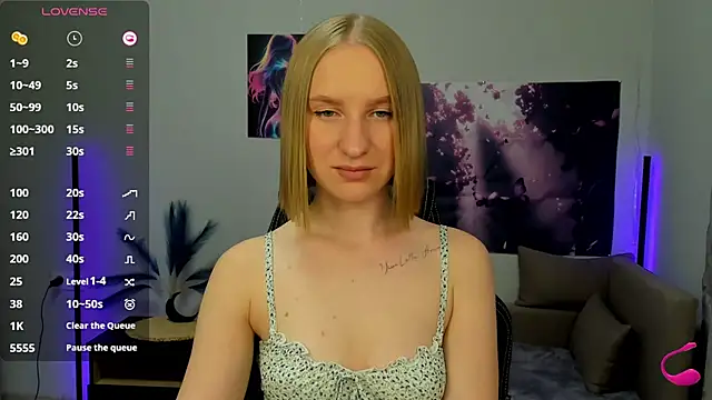 Snapshot of BeautyBlondy chatting on 10.16.25 BeautyBlondy online show from 10.16.25