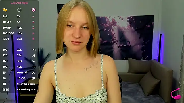 Snapshot of BeautyBlondy chatting on 10.22.25 BeautyBlondy online show from 10.22.25