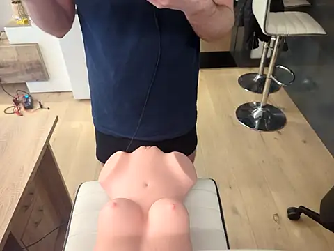 Snapshot of MacPlesure chatting on 01.20.25 MacPlesure online show from 01.20.25