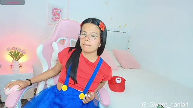 Snapshot of sweet_dania_ chatting on 10.11.25 sweet dania online show from 10.11.25