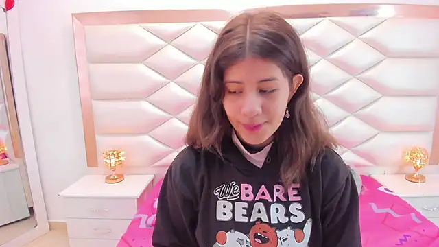 Snapshot of MiaQueen021 chatting on 03.11.25 MiaQueen021 online show from 03.11.25