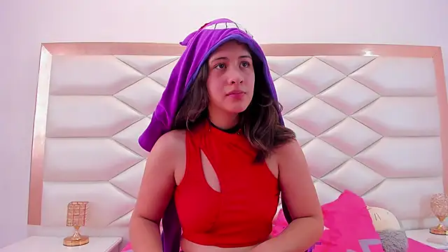 Snapshot of MiaQueen021 chatting on 03.19.25 MiaQueen021 online show from 03.19.25