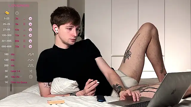 Snapshot of Calvin_Polanski chatting on 02.12.26 Calvin Polanski online show from 02.12.26