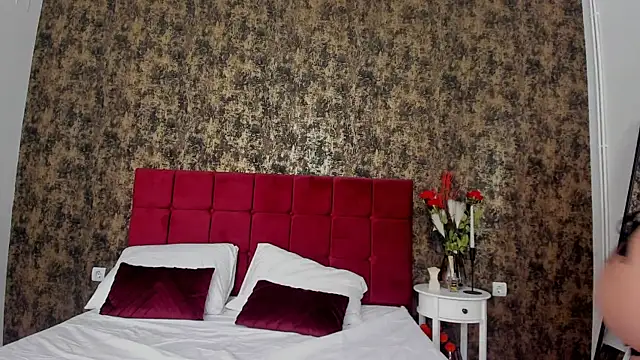 Snapshot of KylieReina chatting on 01.11.25 KylieReina online show from 01.11.25