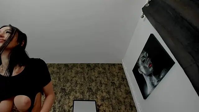 Snapshot of KylieReina chatting on 02.26.25 KylieReina online show from 02.26.25