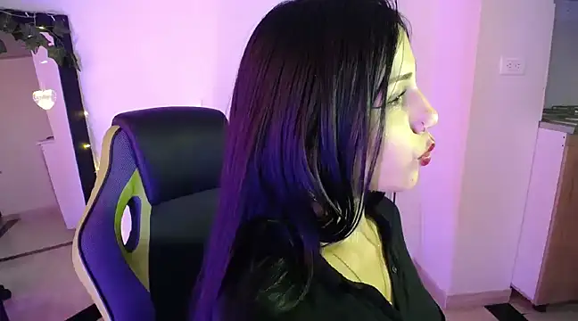 Snapshot of Karina_KloudOne chatting on 01.14.25 Karina KloudOne online show from 01.14.25