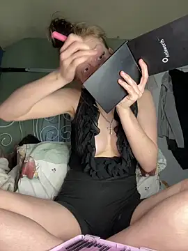 VioletxBlue online show from 04.28.26