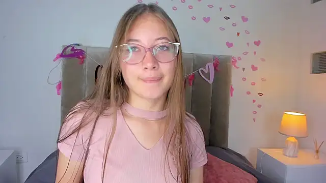 Dahlia Rousse online show from 03.15.25