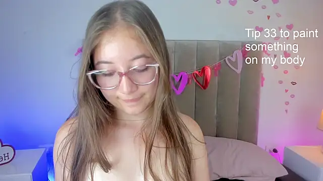 Dahlia Rousse online show from 03.20.25