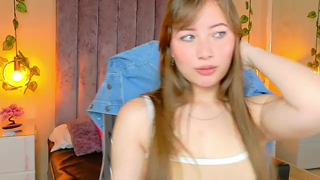 Dahlia Rousse online show from 05.06.26
