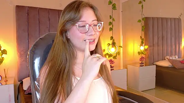 Snapshot of Dahlia_Rousse chatting on 06.19.26 Dahlia Rousse online show from 06.19.26