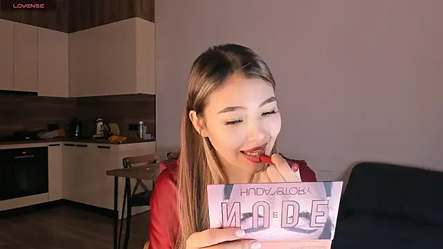 Snapshot of mirann chatting on 03.15.25 mirann online show from 03.15.25