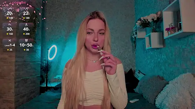 Snapshot of Mika_Rayy chatting on 10.31.25 Mika Rayy online show from 10.31.25