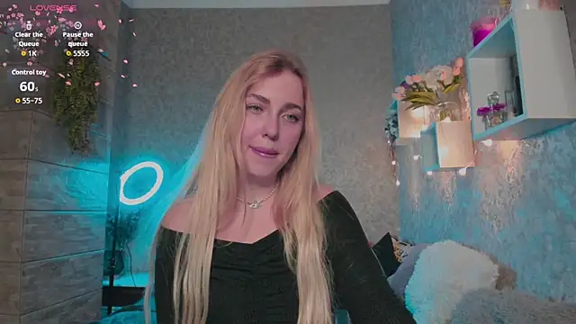 Snapshot of Mika_Rayy chatting on 11.13.25 Mika Rayy online show from 11.13.25