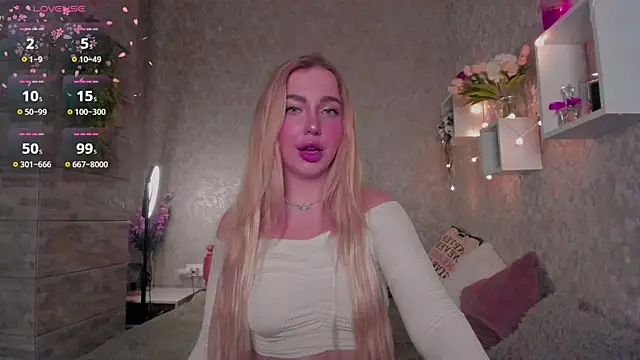 Snapshot of Mika_Rayy chatting on 11.16.25 Mika Rayy online show from 11.16.25