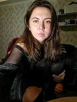 Snapshot of Melenka chatting on 11.22.25 Melenka online show from 11.22.25