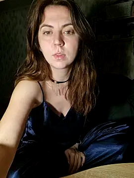 Snapshot of Melenka chatting on 12.18.25 Melenka online show from 12.18.25