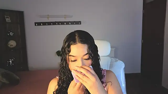 Renaxi Smith online show from 04.23.26